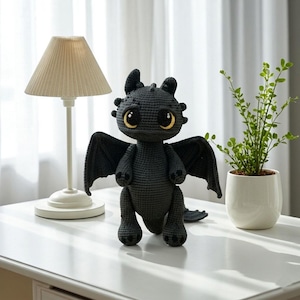 Tandlös virkmönster PDF – Fantasy Dragon Amigurumi Plush | Snuggler Toy Handledning | Fantasy Black Dragon Plush Toy DIY Guide