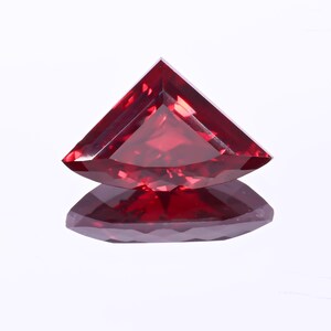 Rubí de Mozambique rojo sangre AAA impecable, gema suelta de talla fantasía, 16 quilates, para hacer un colgante, 14 x 21 x 9 mm.