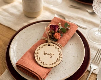 Marque-place mariage bois gravé personnalisé | Étiquette prénom ronde avec ficelle | Décoration table mariage champêtre bohème