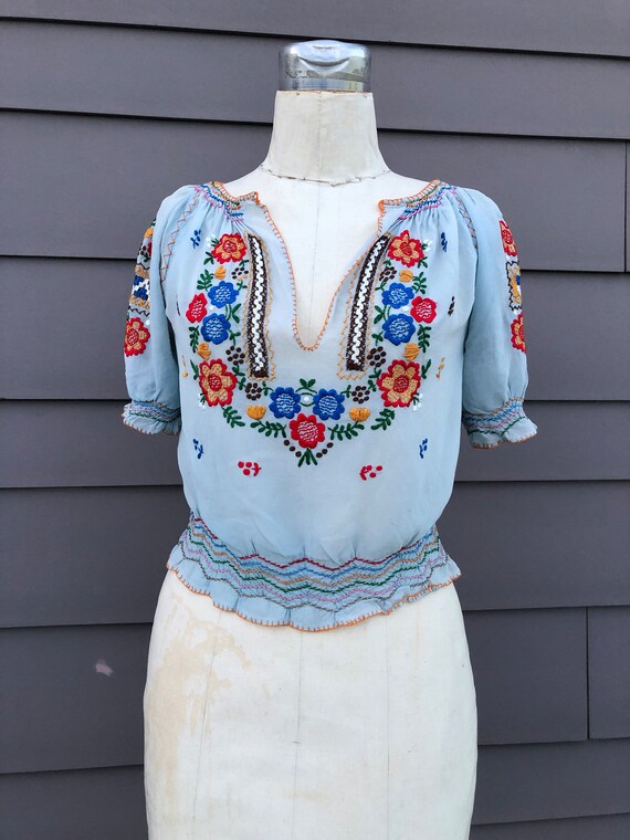 1930s peasant blouse . puff sleeve . Embroidered b