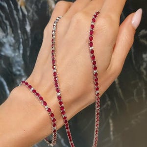 Conjunto de collar y pulsera de tenis de 24,00 ct con rubí rojo 100% natural certificado. Collar de tenis y pulsera de 11,00 ct en oro blanco macizo de 18 quilates.