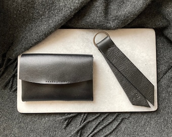 Minimalistic wallet and key chain gift set for her-  black bi fold  leather wallet - personalised wallet - genuine leather wallet