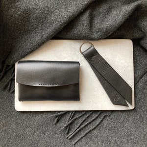 Ledergeldbeutel und Schlüsselanhänger mit Personalisierung aus schwarzem Nappa Leder - Geschenkset für sie - Geldbörse schwarzes Leder -