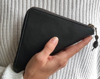 Triangle zip wallet - black leather