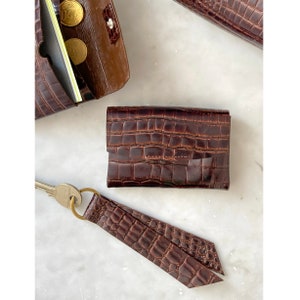 Minimalistic wallet and key chain gift set for her bi fold crocodile embossed leather wallet personalised wallet brown mini wallet Crocodile style