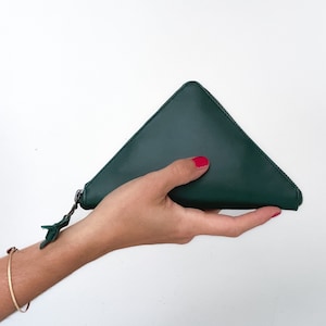 Triangle zip wallet - green leather