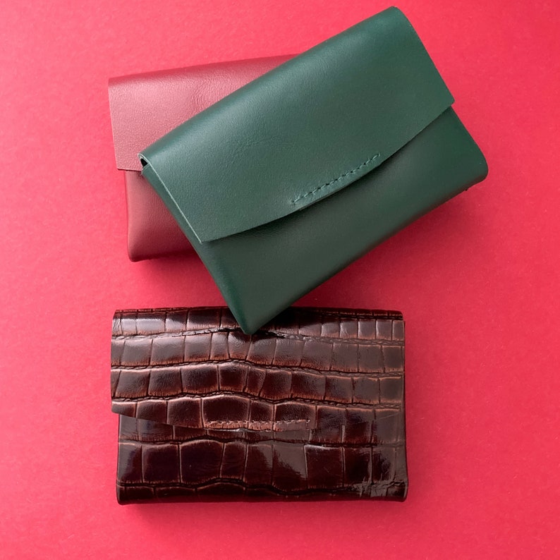 Minimalistic wallet and key chain gift set for her bi fold crocodile embossed leather wallet personalised wallet brown mini wallet Green