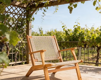 Silla de exterior, tejida a mano con cordón de nailon color crudo, silla de patio de estilo moderno de mediados de siglo para balcón o piscina.