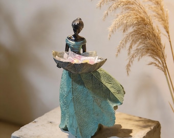 Comedero para pájaros con forma de estatua de jardín de hadas, decoración exterior de resina, detalle decorativo con forma de hoja.