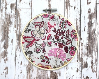 Pink fabric hoop art, 5", made from vintage Liberty print. Upcycled fabric, zero waste art, low budget décor. Earth friendly thoughtful gift