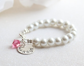 Pulsera de perlas para bebé niña, dije de plata esterlina grabado a mano, regalo personalizado para recién nacida, recuerdo, primeras perlas, cumpleaños,