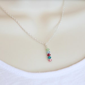 Collar delicado con piedra natal de cristal Swarovski