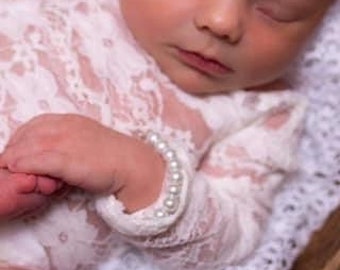 BABY GIRL Pearl Bracelet, New Baby Gift, Keepsake Pearls, 1st Pearls, Birthday, Baby Shower Gift, Photo Prop Pearls, First Pearls