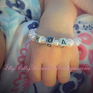 Bracelet nom de bébé, blocs de lettres, bracelet de perles personnalisé BABY GIRL, cadeau petite fille