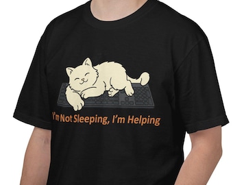Maglietta divertente con gatto programmatore / Non sto dormendo, sto aiutando