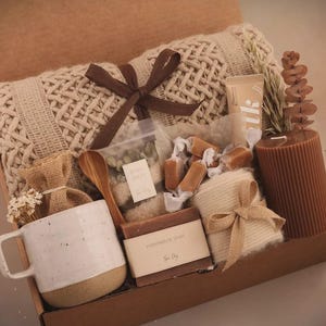 Hug In A Box, Encouragement Gift, Mom Gift Set, Hygee Gift Box, Thinking Of Yoy Box, Cozy Care Package, Self Care Basket, Blanket Gift Box