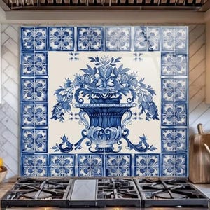 Elegante Küchenrückwand aus Glas in Fliesenoptik in Kobaltblau und Weiß - Traditionelles Blumenvasen-Design im Iznik-Stil mit UV-Druck