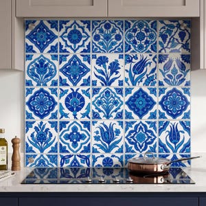 Estufa mural de azulejos azules detrás del protector de salpicadero de vidrio templado Premium, auténtico diseño de Iznik para la cocina.