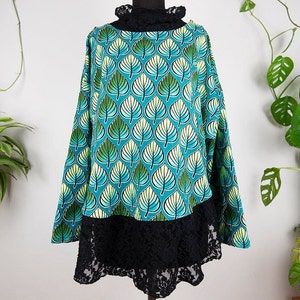 Vintage Green Leaves Print Black Lace Trim Long Sleeve Top