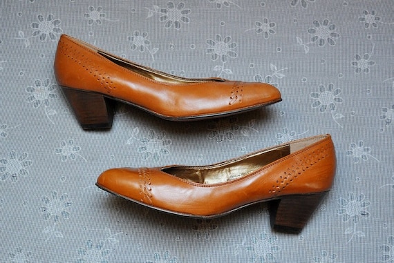 Caramel colored deals pumps