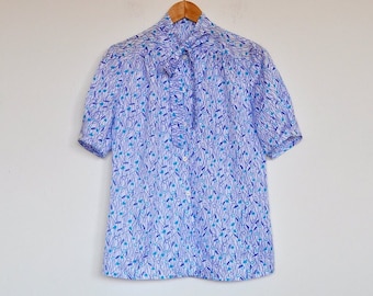Vintage White and Blue Floral Print Short Sleeve Bow Tie Button Up Blouse