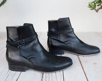 Stivaletti vintage in pelle nera con cinturini