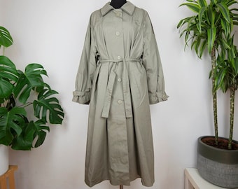 Gabardina vintage color caqui con ribete de ante sintético