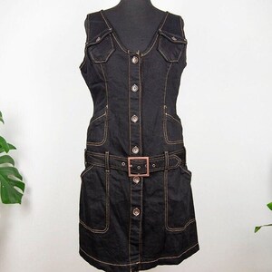 Vestido midi vintage de mezclilla negra sin mangas con botones en la parte delantera y cintura baja con cinturón