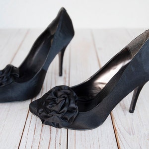 Vintage Black Satin Rose Applique Kitten Heel Pumps
