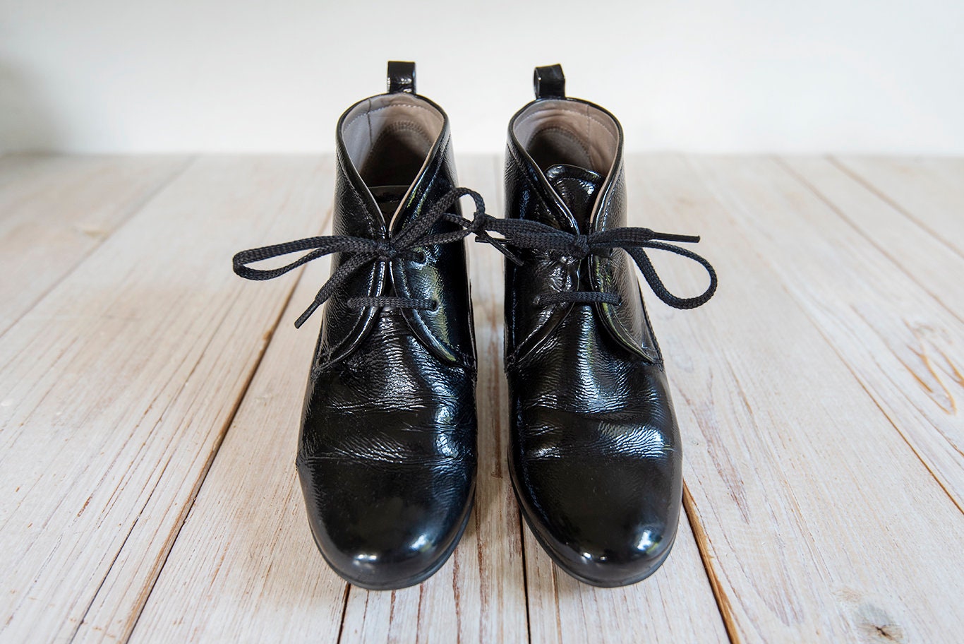 Midler håndtering Jeg vil have Vintage ECCO Black Patent Leather Mid Heel Lace up Ankle Boots - Etsy