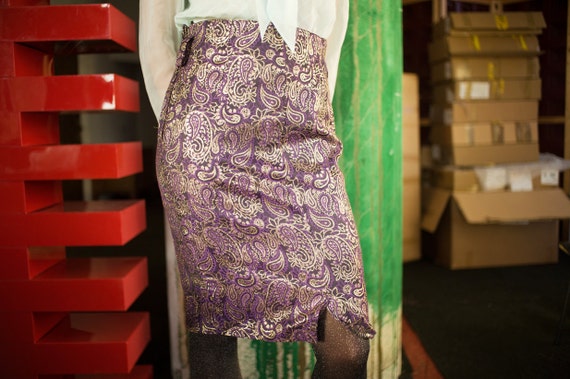 Vintage Purple and Gold Paisley Pattern Metallic B
