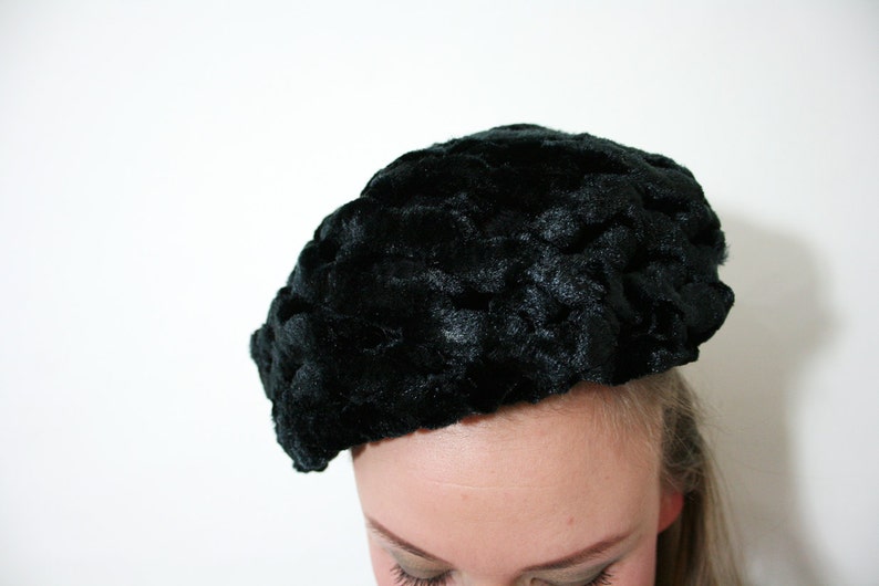 Vintage Chunky Knit Black Woven Velvet Beret Hat image 3