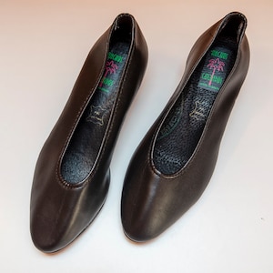 Vintage Black Faux Leather Slip On Pumps