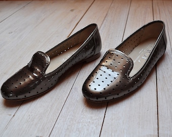 Mocasines vintage perforados en verde metalizado brillante de Attilio Giusti Leombruni