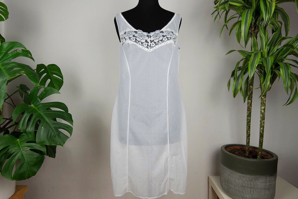 chinese dress ladies Amazon.com: JASAMBAC White Lace Dress for Women Elegant Fit and Flare  Cocktail Formal Dresses for Wedding Guest White M : Clothing, Shoes &  Jewelry