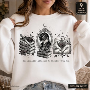 Könnte beinhalten: Ein weißes Langarm-Sweatshirt mit einer schwarzen Grafik im Tintenstil, die einen Bücherstapel mit Dolch, ein maskiertes Porträt in einem verzierten Rahmen und ein offenes Buch mit herzförmigem Schloss zeigt. Text: Emotionally Attached to Morally Gray Men.