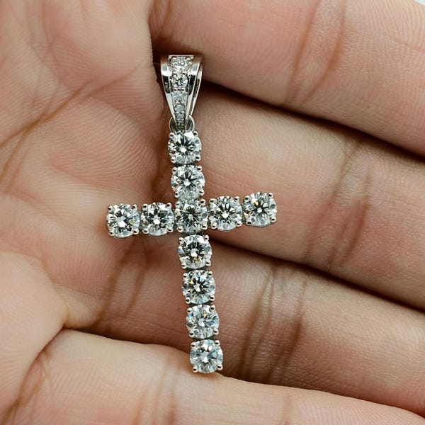 Im Labor gewachsener Diamant Kreuz Anhänger 950 Platin Religiöser Anhänger Minimalistischer Christlicher Schmuck