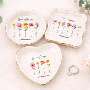 Personalized Mom's Garden Ring Dish l Custom Birth Flower Trinket Tray l Mothers Day Gift for Nana