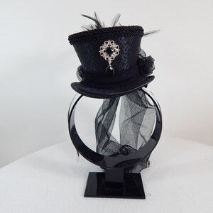 Mini Tophat auf Stirnband, Minihut, Goth Hut, Burlesque Hatinator, Derby Hut, Madhatter, Kostüm Hut, Halloween Kopfschmuck, Cosplay Mütze Bild 2