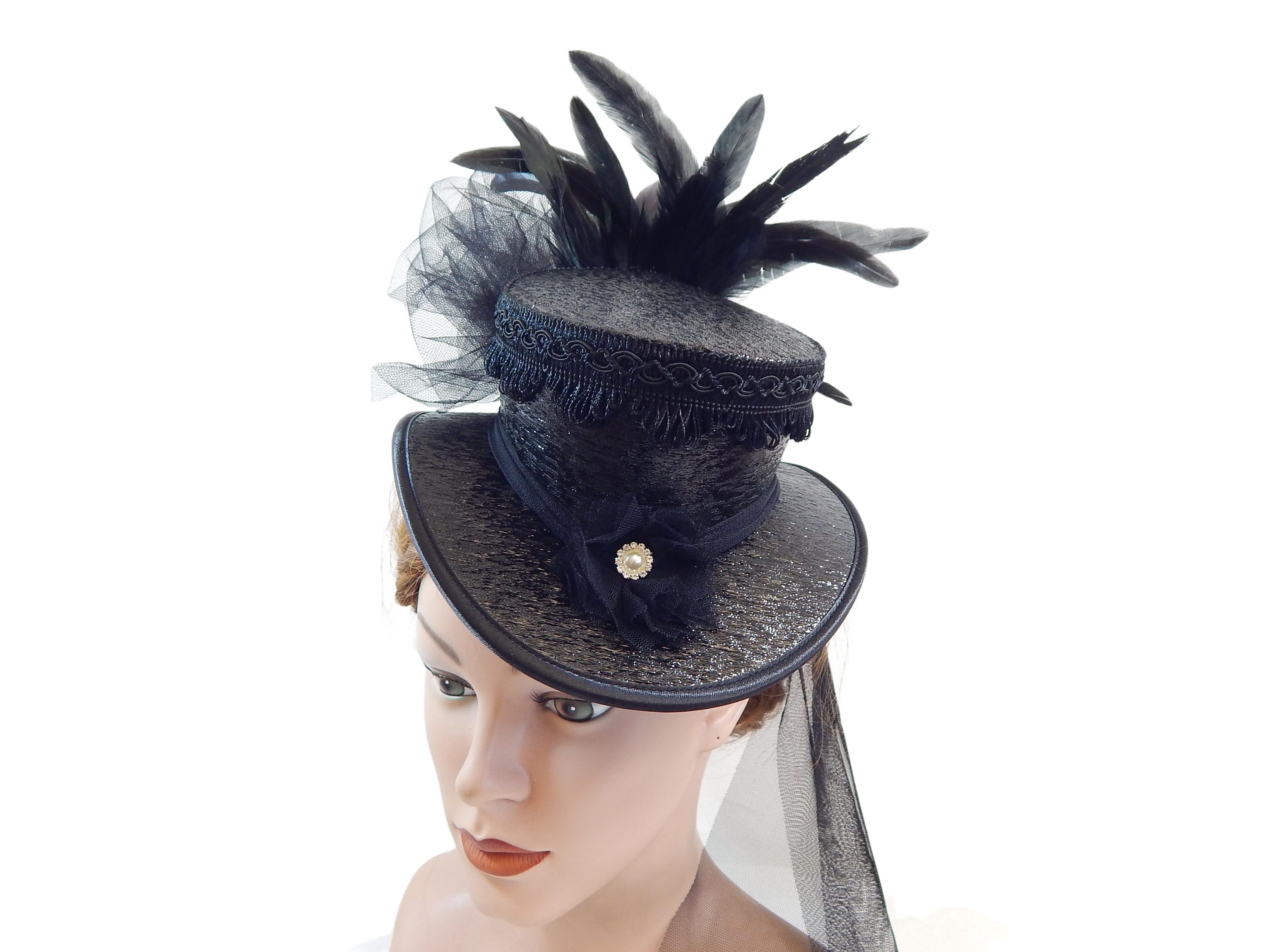 Royal Ascot Wrynne Hats Race Goer Poses Ascot Umbrella Editorial