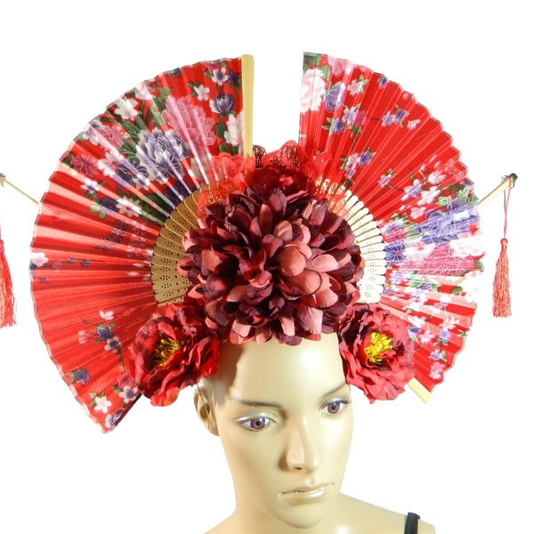 Asia Fan Headpiece, roter Blumen Kopfschmuck, außergewöhnlicher Derby Hut, Geisha Fascinator, Burlesque Krone, Kostüm Kopfschmuck, Asia Drag Queen