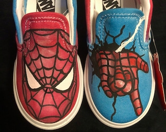 Vans para niños pintadas con temática de Spider-Man