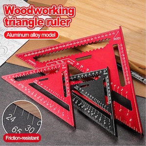 Puede incluir: Un conjunto de reglas triangulares de carpintería de aleación de aluminio rojas y negras. Las reglas rojas tienen marcas de medición blancas y el texto "Woodworking triangle ruler" y "Aluminum alloy model". Las reglas son resistentes a la fricción.