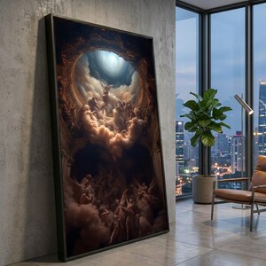 Könnte beinhalten: Gerahmtes Kunstwerk, das eine himmlische Szene mit Figuren in Wolken zeigt, die von einem hellen Licht beleuchtet werden. Das dunkel gerahmte Kunstwerk lehnt an einer Betonwand, mit Blick auf die Stadt im Hintergrund.