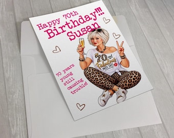 Biglietto d'auguri personalizzato per il 70° compleanno di una donna con caricatura, formato A5, con busta / Ritratto personalizzato tramite IA / Finitura super lucida
