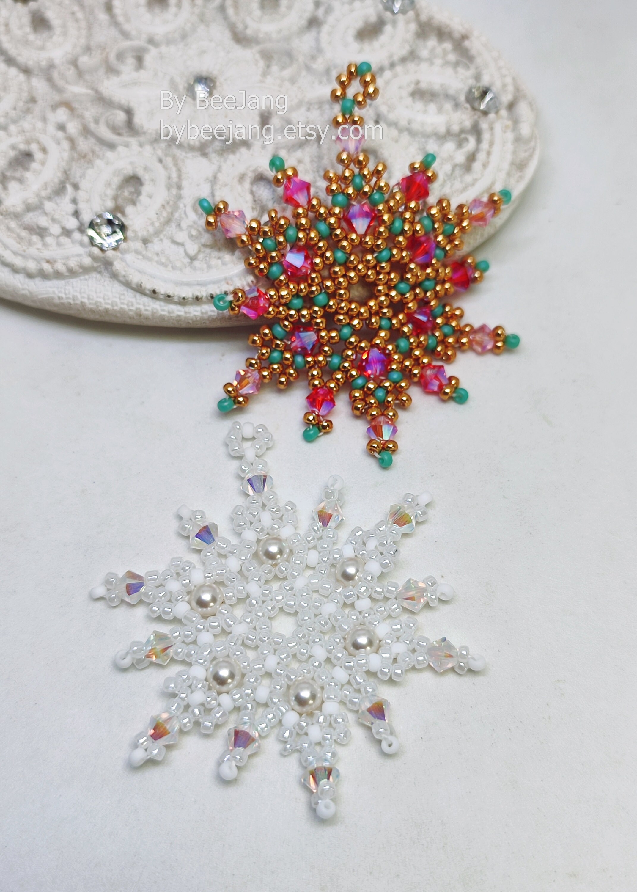 Ornements Flocon De Neige En Cristal Scintillant 7,5 Cm - Décoration Noël Suspendue Avec Chaînes Colorées