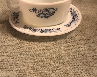 Pyrex Old Towne Gravy Boat and Saucer