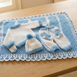 Häkelanleitung für ein Baby-Set für Jungen, bestehend aus Decke, Pullover, Mütze und Babyschuhen (PDF-Download)