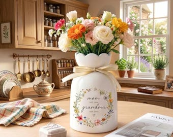 Personalized First Time Grandma Flower Vase, New Nana Est 2026 Gift, Whimsical Pooh Pregnancy Announcement, Sophisticated Mother's Day Art