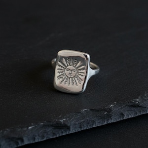 Anillo del Tarot El Sol de Dea Dia - Anillo de Cartas del Tarot - Anillo del Sol - Optimismo, Abundancia, Plenitud - Anillo del Sol Dorado - Anillo del Sol Plateado